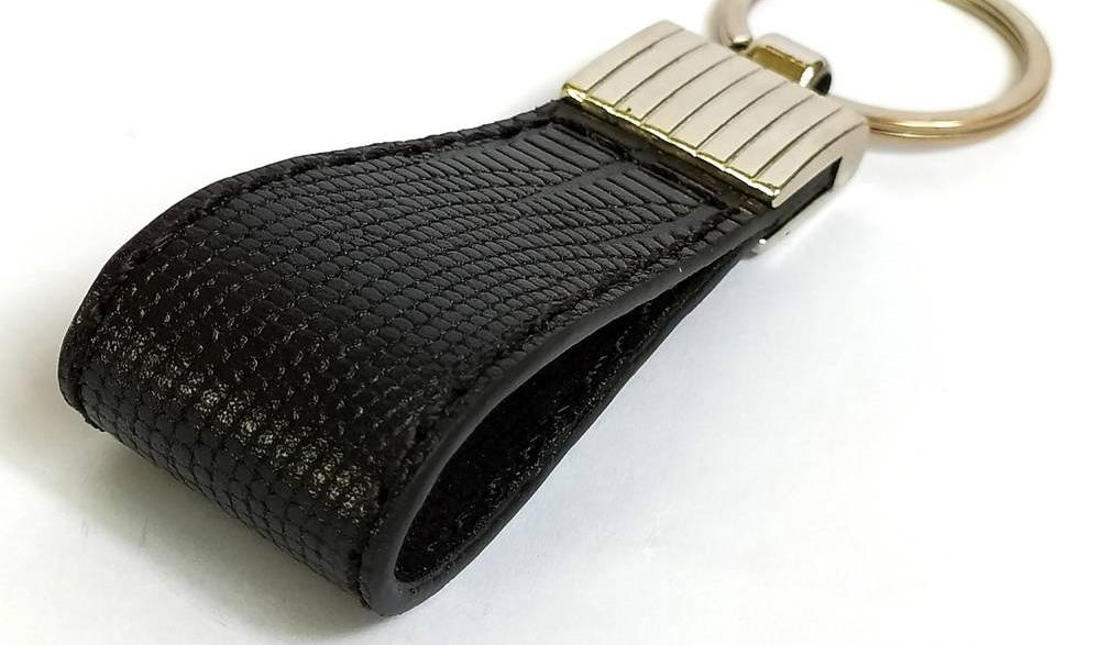 جاسوئیچی و جاکلیدی چرم با پلاک طلا و نقره، ترکیب کاربرد، شخصیت و لوکس بودن