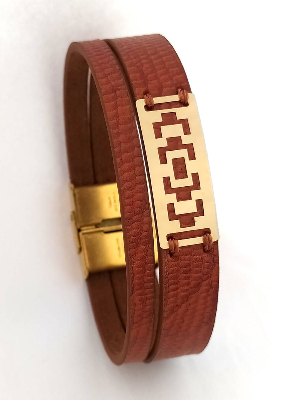 دستبند چرم و طلا